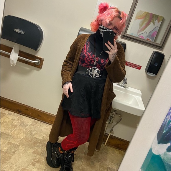 Meet your Posher, Sunny ☀️ - Picture 8 of 17